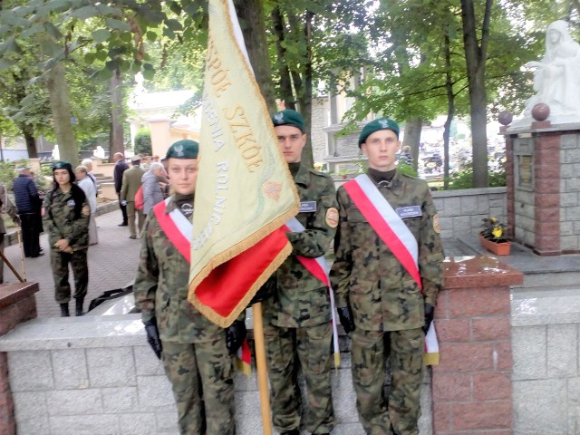 Kadeci klasy wojskowej z Szubina  wśród pielgrzymów w Licheniu