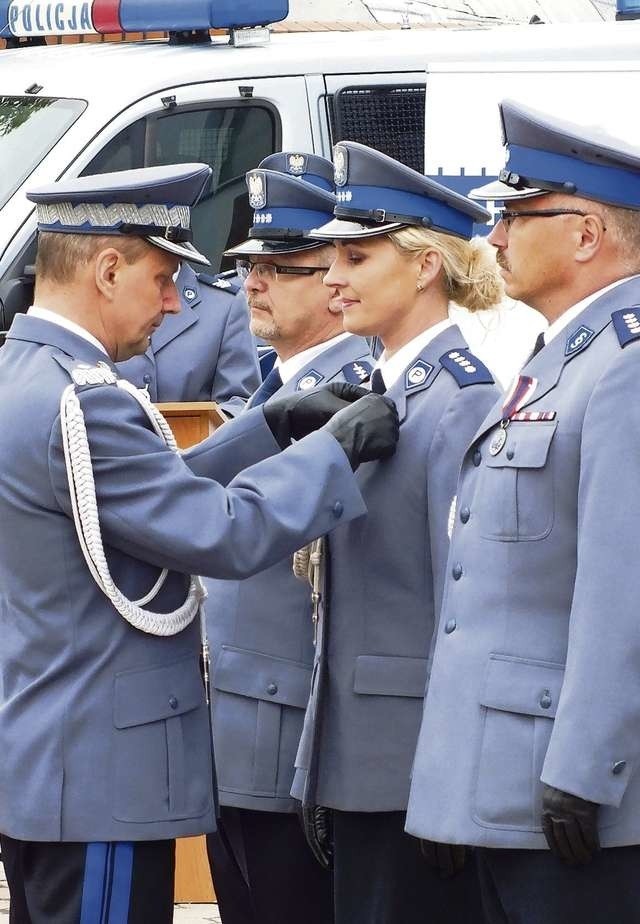 Święto Policji to okazja do nadania odznaczeń, które są wyróżnieniem dla dobrze pełniących swą służbę stróżów prawa 