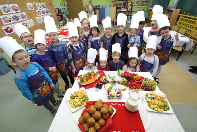 Dzieciaki z klasy „O” szkoły Podstawowej numer 33 przygotowały pięknie wyglądające dania.