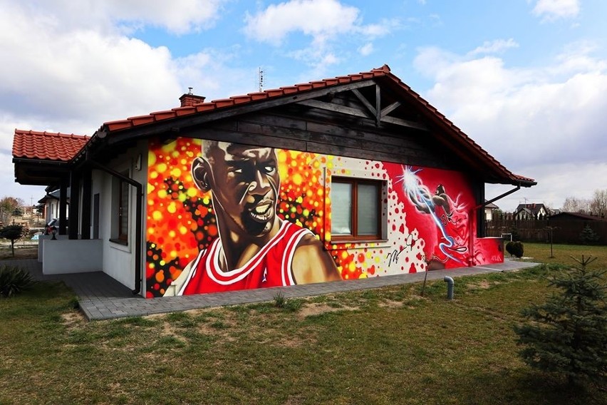 Michael Jordan na ścianie domu. Kolejne dzieło Kruka z Pabianic. ZDJĘCIA