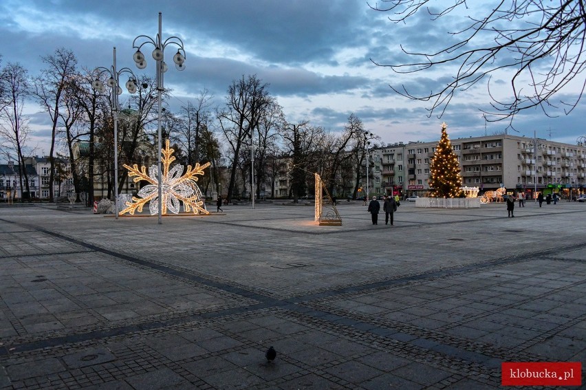 Plac Biegańskiego w Częstochowie jest już przystrojony przed...