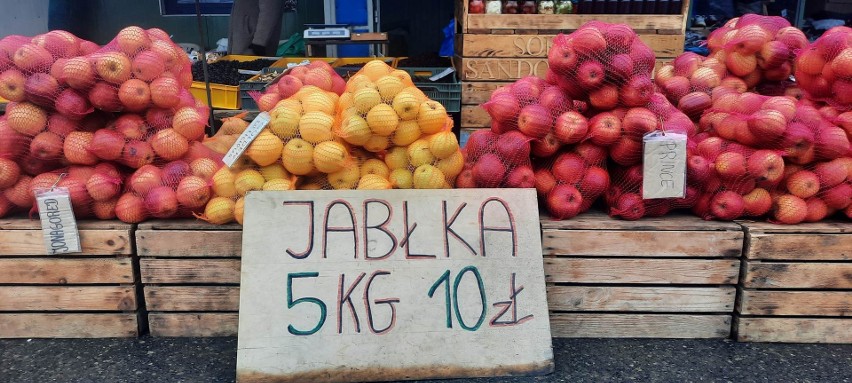 Tyle kosztują warzywa i owoce na giełdzie w Sandomierzu. Od rolnika taniej - zachęcają sprzedawcy. Sprawdziliśmy ceny z 26 listopada 