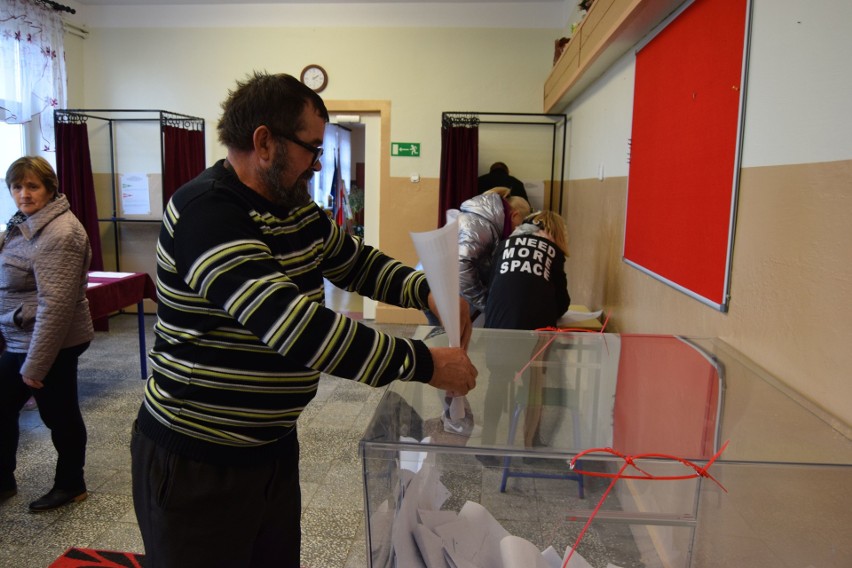Wybory samorządowe 2018. Wybory w gminie Biały Bór. Bardzo wysoka frekwencja [ZDJĘCIA]