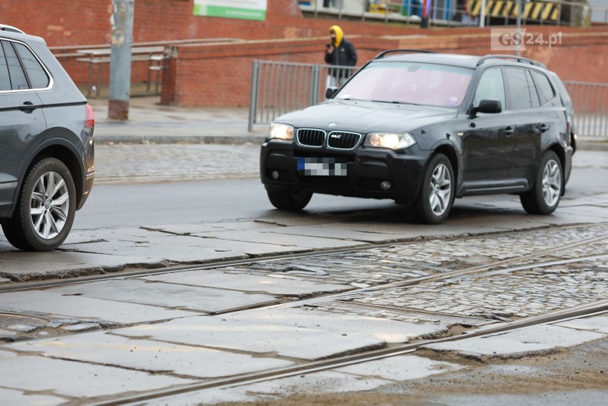 Dziury w drogach w Szczecinie. Kierowcy narzekają, a ZDiTM zapewnia, że robi co może