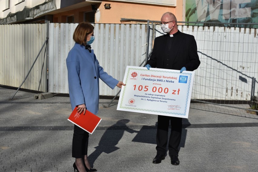 Wojewódzki szpital w Toruniu otrzymał czek na zakup respiratora [zdjęcia]