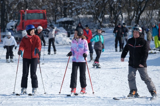 Bardzo dobre warunki przyciągnęły w sobotę sporo narciarzy i snowboardzistów na przemyski stok. Zobaczcie nasze zdjęcia!