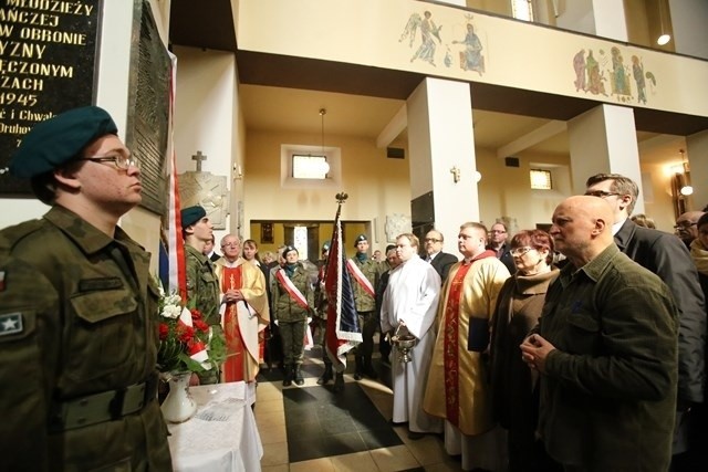 W kościele garnizonowym w Katowicach odsłonięto tablicę...