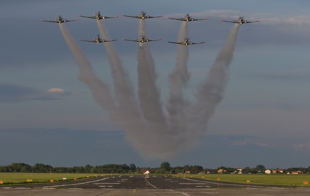 Zespół „Orlik” powstał w 1998 i lata na samolotach turbośmigłowych PZL-130 Orlik pilotowanych przez instruktorów wojskowych.