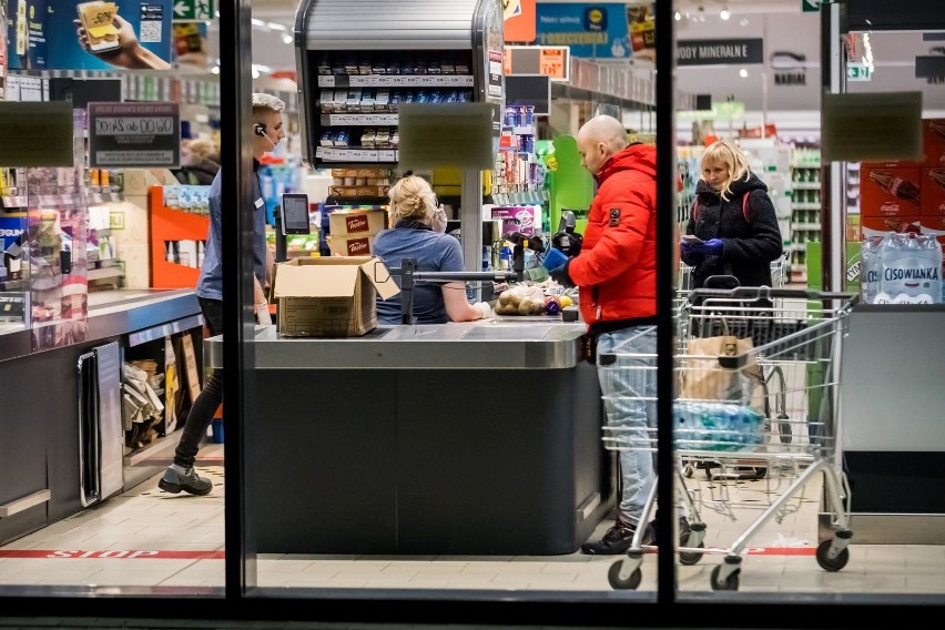 Rząd wprowadził zmiany w godzinach dla seniorów. Dotyczą one...