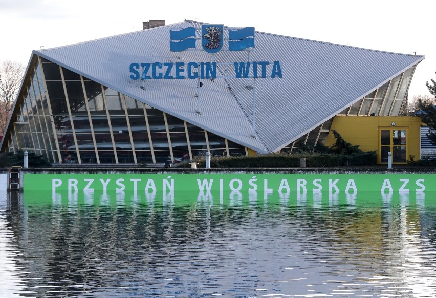Woda przekroczyła stan alarmowy na Zalewie Szczecińskim. Skutki widoczne w Szczecinie [ZDJĘCIA]