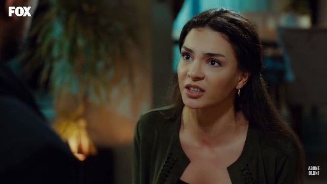 Ebru Şahin w serialu "Zakazany owoc" miała romans z Alihanem.Przejdź dalej i zobacz, jak na co dzień wygląda była kochanka Alihana >>>