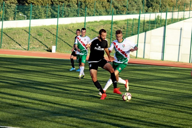 LKS Dąb-BOSiR Barcin - Lubienianka Lubień Kujawski  4:3 (1:2)Bramki: Łukasz Kaśków (29’), Bartłomiej Świątek (52’), Adrian Wysocki (55’), Damian Lewandowski (63’)  -  Krystian Osiński 2 (15’, 44’), Jacek Wichliński (66’)(mw)