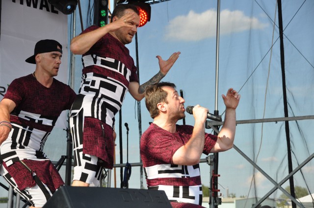 Marcin Miller (pierwszy z prawej) i zespół Boys dali świetny koncert podczas szydłowieckiego festiwalu.