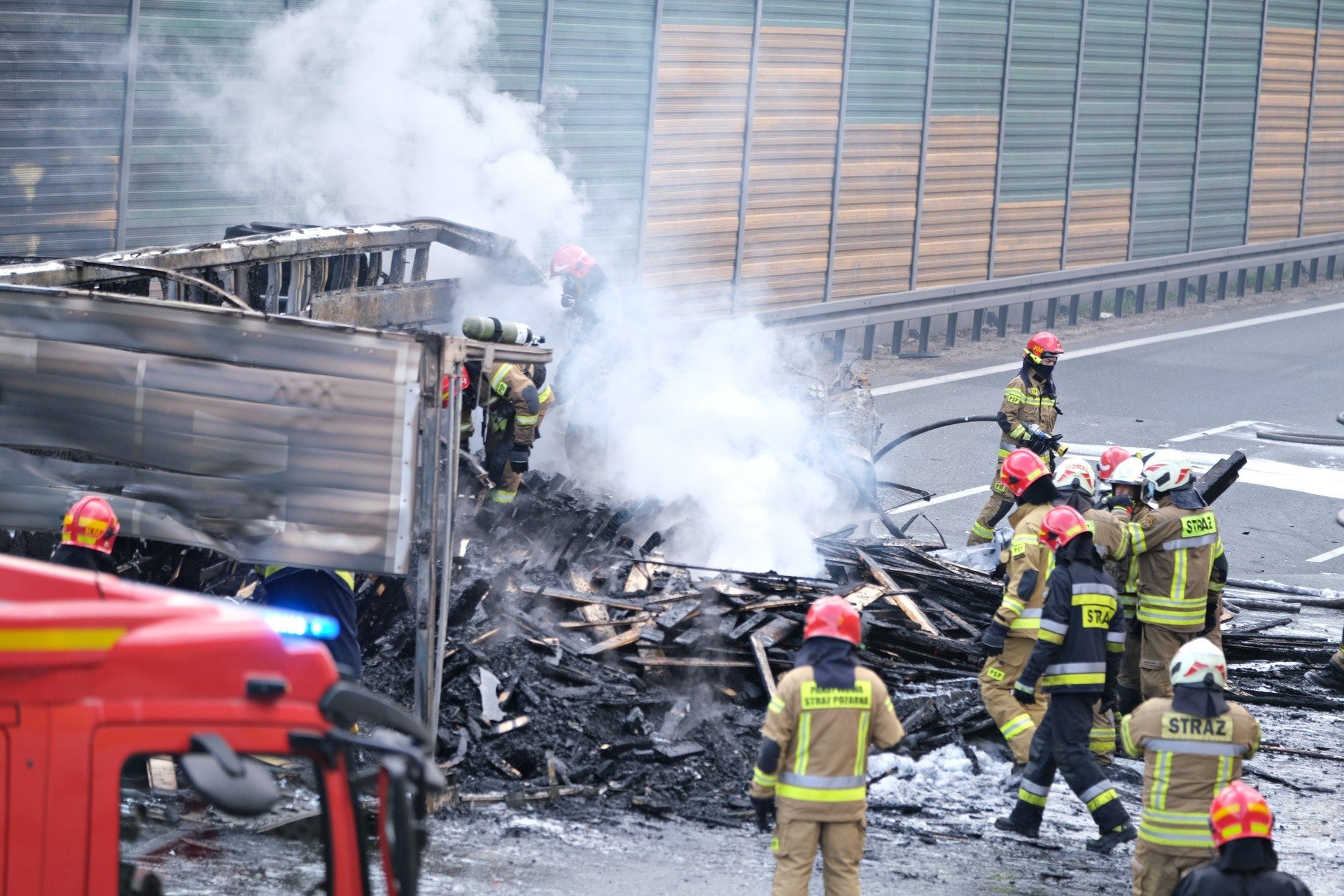 Warszawa Wypadek na S8 [ZDJĘCIA] Ciężarówka przygniotła