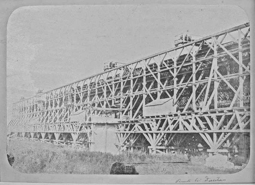 Najstarsze zdjęcie widokowe zrobione w Polsce przedstawia budowę mostu w Tczewie! Zdjęcia
