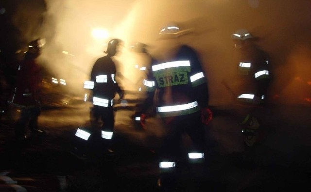 Pożar gasiło osiem zastępów straży pożarnej.