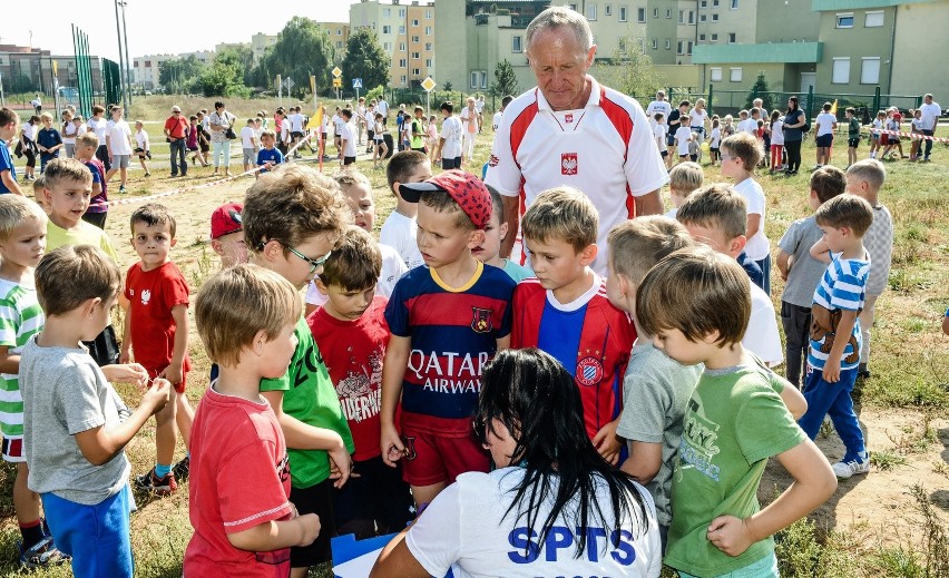 zwolnieniom z wychowania fizycznego biegi dzieciaków...