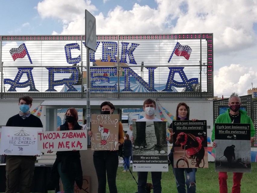 Protest przed cyrkiem Arena we Wrocławiu