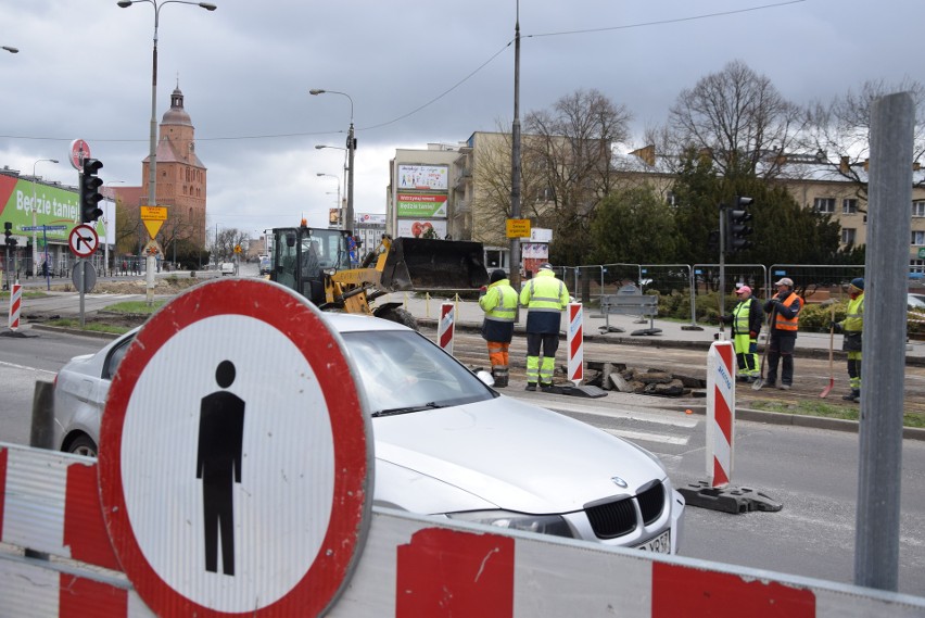 Przebudowa skrzyżowania ma potrwać do końca roku. Trwające...