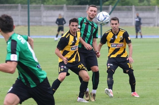 W pierwszej połowie zespół ze Stalowej Woli grał jak równy z równym z AEK-iem. W 43 minucie objął nawet prowadzenie.