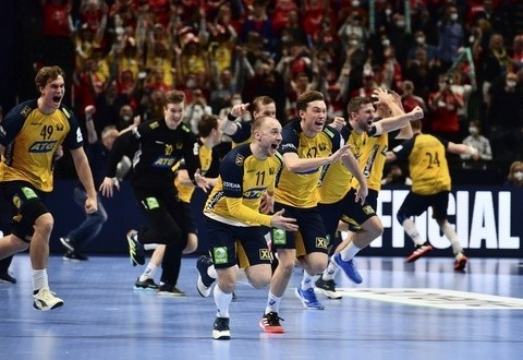 Tak cieszyli się Szwedzi po rzucie karnym, który dał im mistrzostwo Europy.