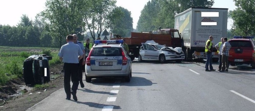 Na krajowej jedynce w okolicy Zbrachlina zderzyły się samochody [zdjęcia]