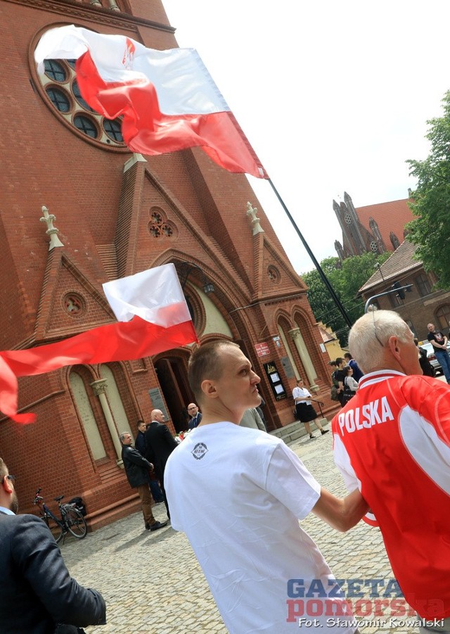 Obchody rozpoczęły się mszą św. w Kościele Garnizonowym pw. Św. Katarzyny. VI Toruński Marsz Pułkownika Pileckiego ruszył kilka minut po godz. 13:00 z placu Św. Katarzyny.