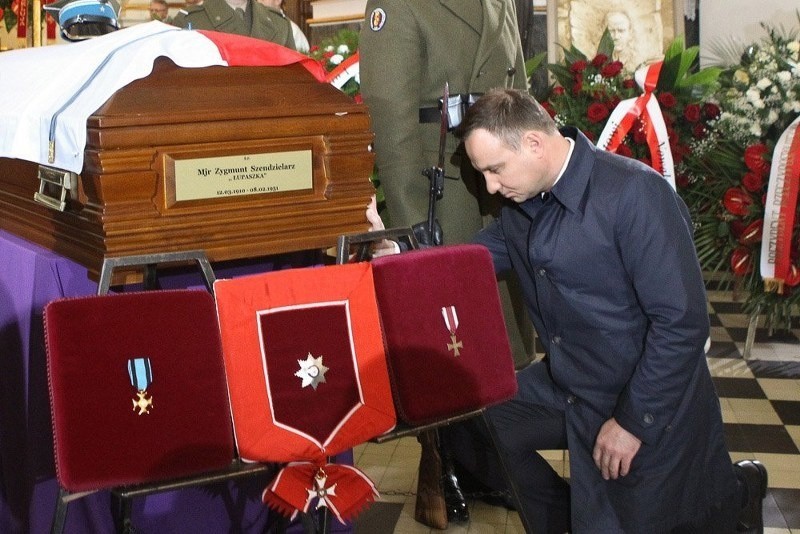 Zygmunt Szendzielarz "Łupaszka" został pochowany z wojskowym...
