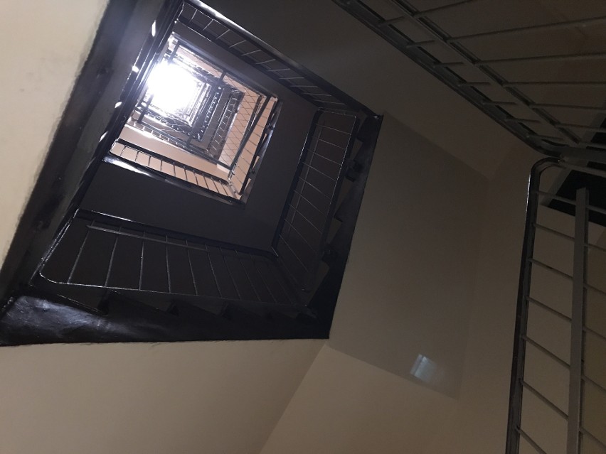 Makabra w Jastrzębiu: Wyskoczył z balkonu na 5. piętrze i...