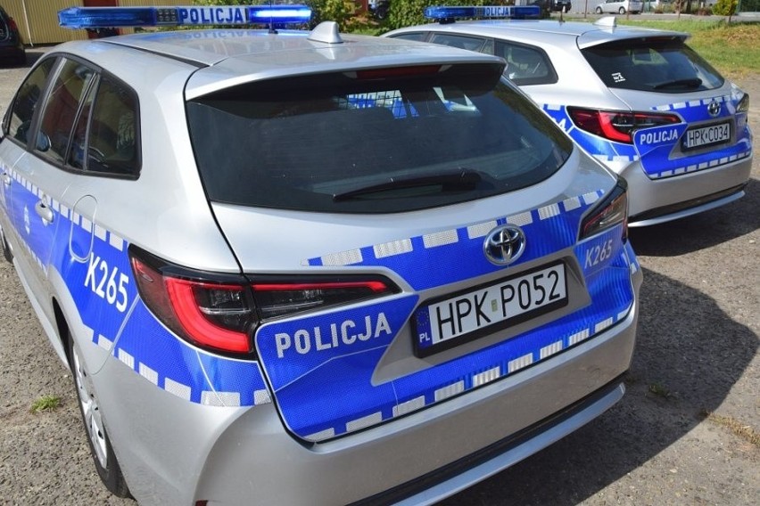 Nowe radiowozy dla policji w Przemyślu, Rzeszowie, Łańcucie i Tarnobrzegu. To 4 hybrydowe toyoty corolla [ZDJĘCIA]