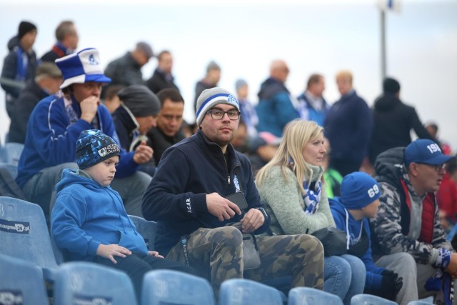 Ruch Chorzów - Wisła Puławy ZDJĘCIA KIBICÓW Przy Cichej znowu tłumy! Fani  Niebieskich pokazali jak się dopinguje mimo porażki | Dziennik Zachodni