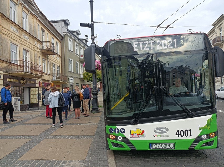 Lublin. W autobusie grypy i „covidu” nie złapiesz. Lampy UV-C mają się rozprawić z wirusami i bakteriami 