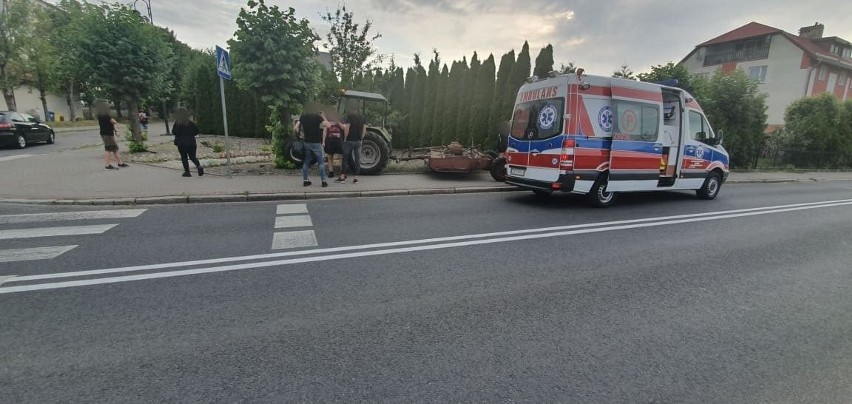 W Polanowie kierowca jadący traktorem uderzył w płot i...