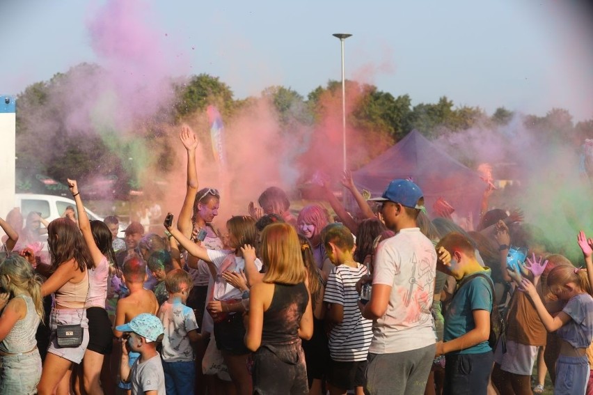 Festiwal Kolorów nad zalewem w Szydłowcu. Było mnóstwo radości i atrakcji dla najmłodszych. Zobaczcie zdjęcia