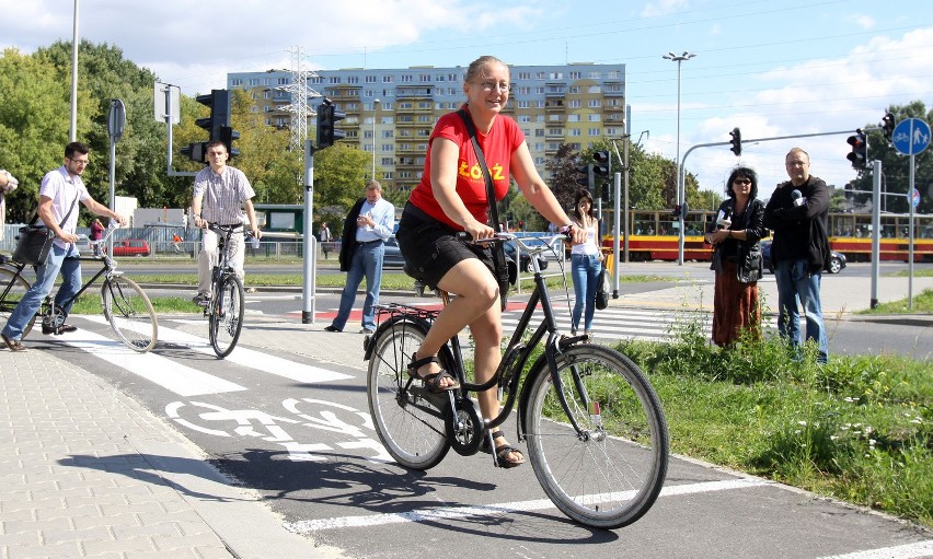 Droga rowerowa na Teofilów otwarta. Trasa biegnie wzdłuż Wielkopolskiej i Limanowskiego [ZDJĘCIA]