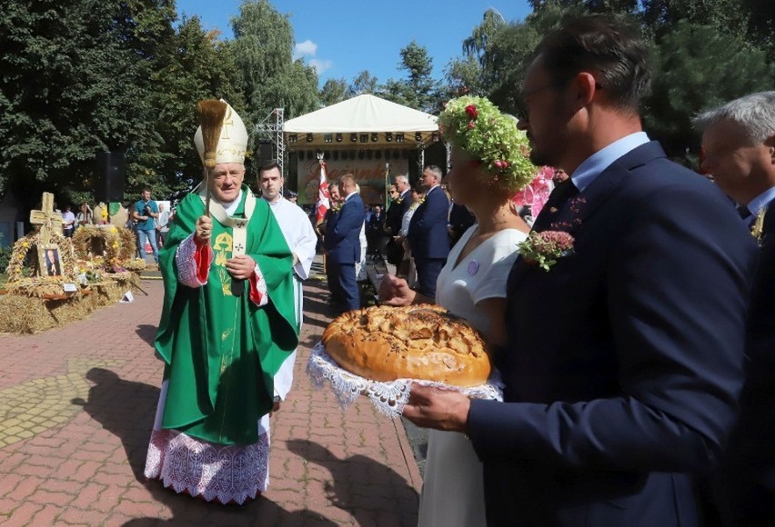 Kardynał Kazimierz Nycz gościł na dożynkach Powiatu...