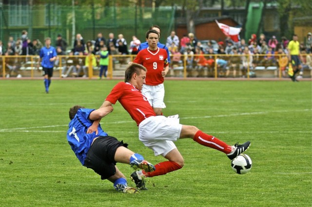 Polacy (czerwone koszulki) ograli kadrę Estonii 3:1.