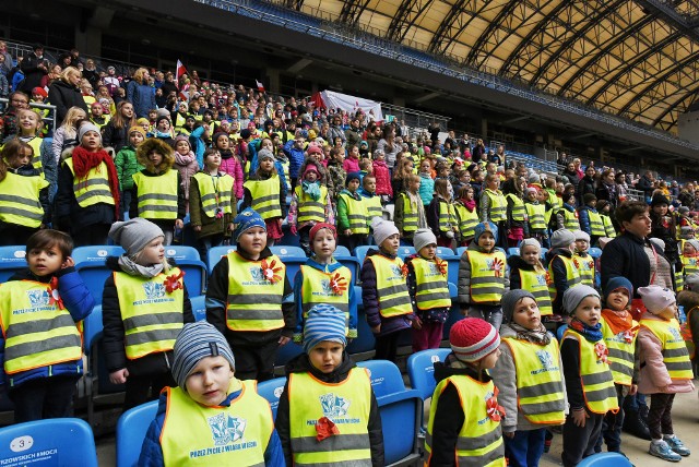 W piątek o godz. 11.11 stadion przy Bułgarskiej rozbrzmiał głosami przedszkolaków i uczniów poznańskich podstawówek. Wszystko za sprawą akcji "Rekord dla Niepodległej".