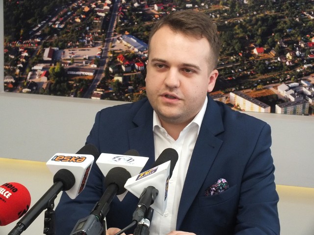 Marek Materek, prezydent Starachowic apelował o załatwianie spraw w urzędach i miejskich spółkach przez Internet