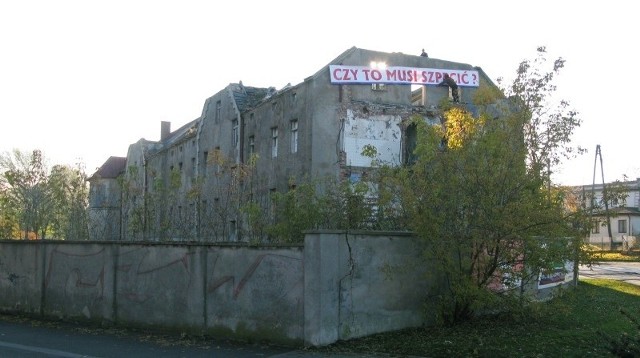 Stary szpital od strony małego parku