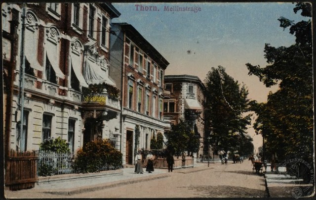 Kamienica na rogu ulicy Mickiewicza i Sienkiewicza powstała w 1897 roku na zlecenie piekarza Augusta Lipińskiego.