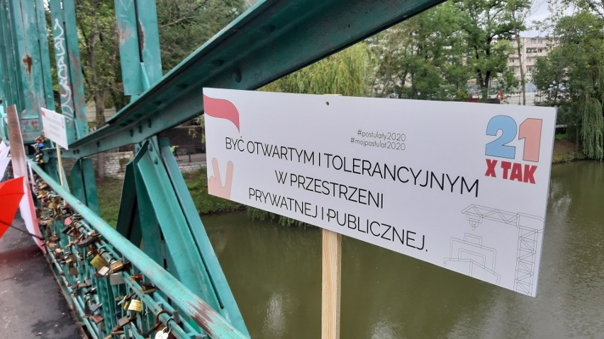 Instalacja na Moście Groszowym w Opolu z okazji 40 rocznicy...
