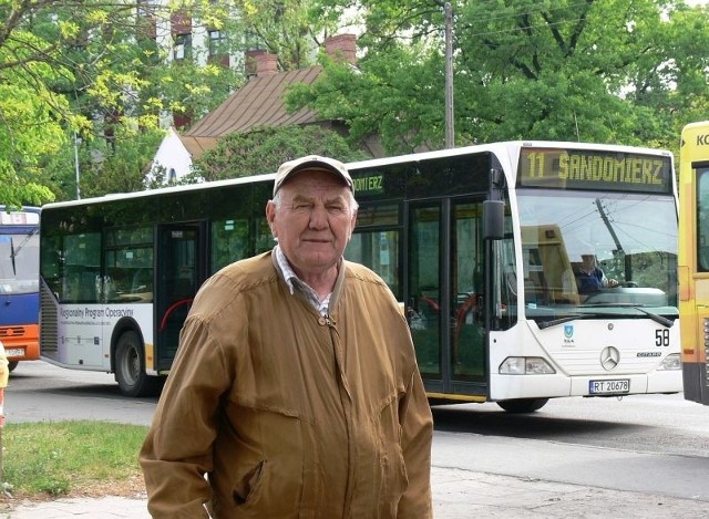 Adam Zelik z Tarnobrzega zwraca uwagę na zbyt rzadkie kursy miejskich autobusów