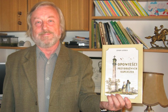 Radomski pisarz Zenon Gierała ze swoją najnowszą książką "Opowieści przydrożnych kapliczek"