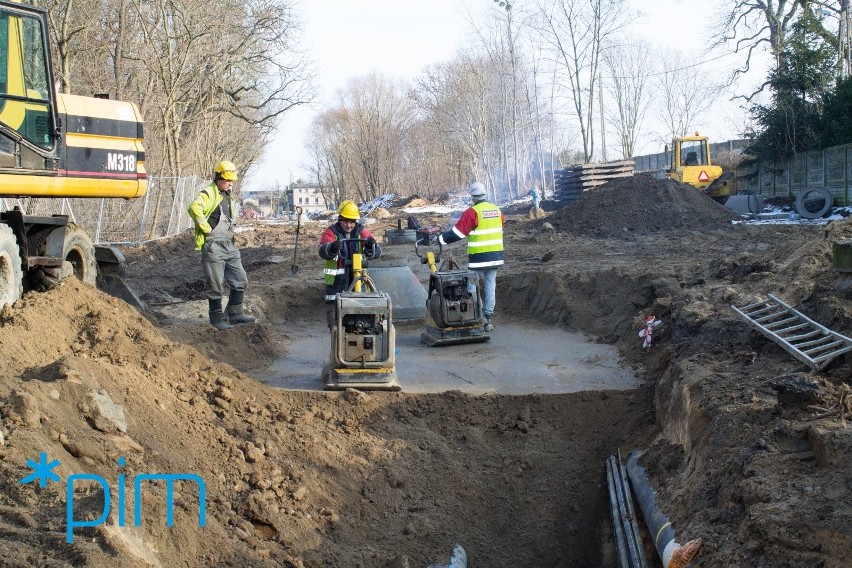 Na ul. Folwarcznej trwają prace związane z infrastrukturą...