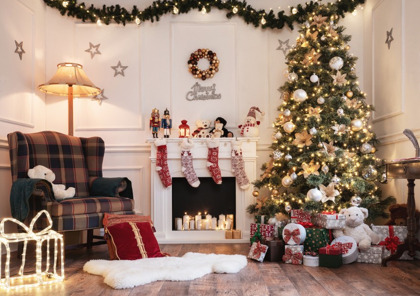 Dekorowanie domu na Boże Narodzenie – jaka jest historia choinki, lampek i bombek?