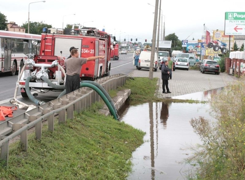 Zalany został teren przy Warszawskiej 149, gdzie mieści się...