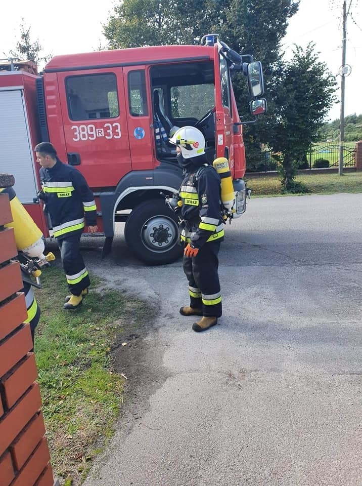 Alarm bombowy w szkole w Zabrniu. Ewakuowano wszystkich uczniów i personel! (ZDJĘCIA) 