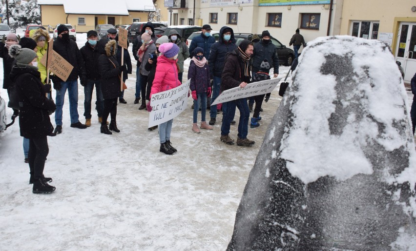 Mieszkańcy Iwli nie chcą kamieniołomu w swojej wsi. Zorganizowali protest w formie spaceru ulicami Dukli [ZDJĘCIA]