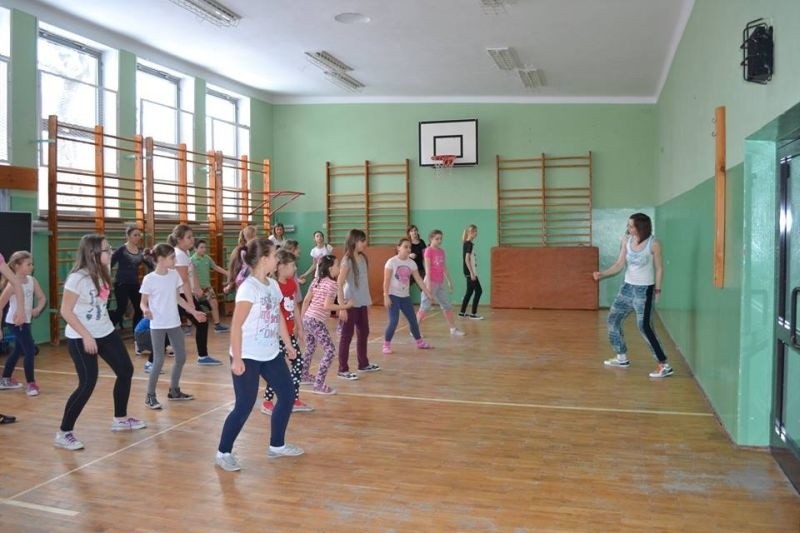 Zumbę tańczyło około trzycieścioro dzieci z Ostrołęki i...